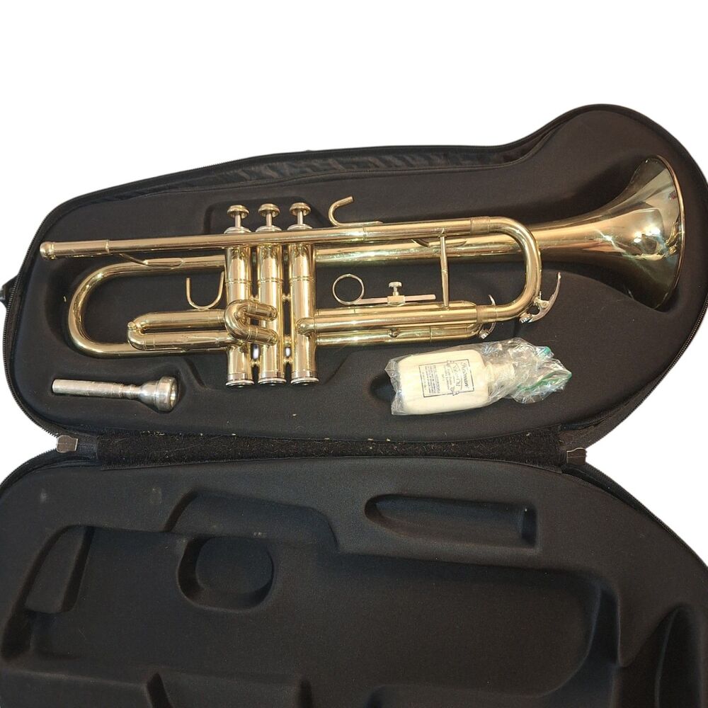 First Act Bb Trumpet w/ Case Mouthpiece Valve Oil Serial 42522103 VGUC